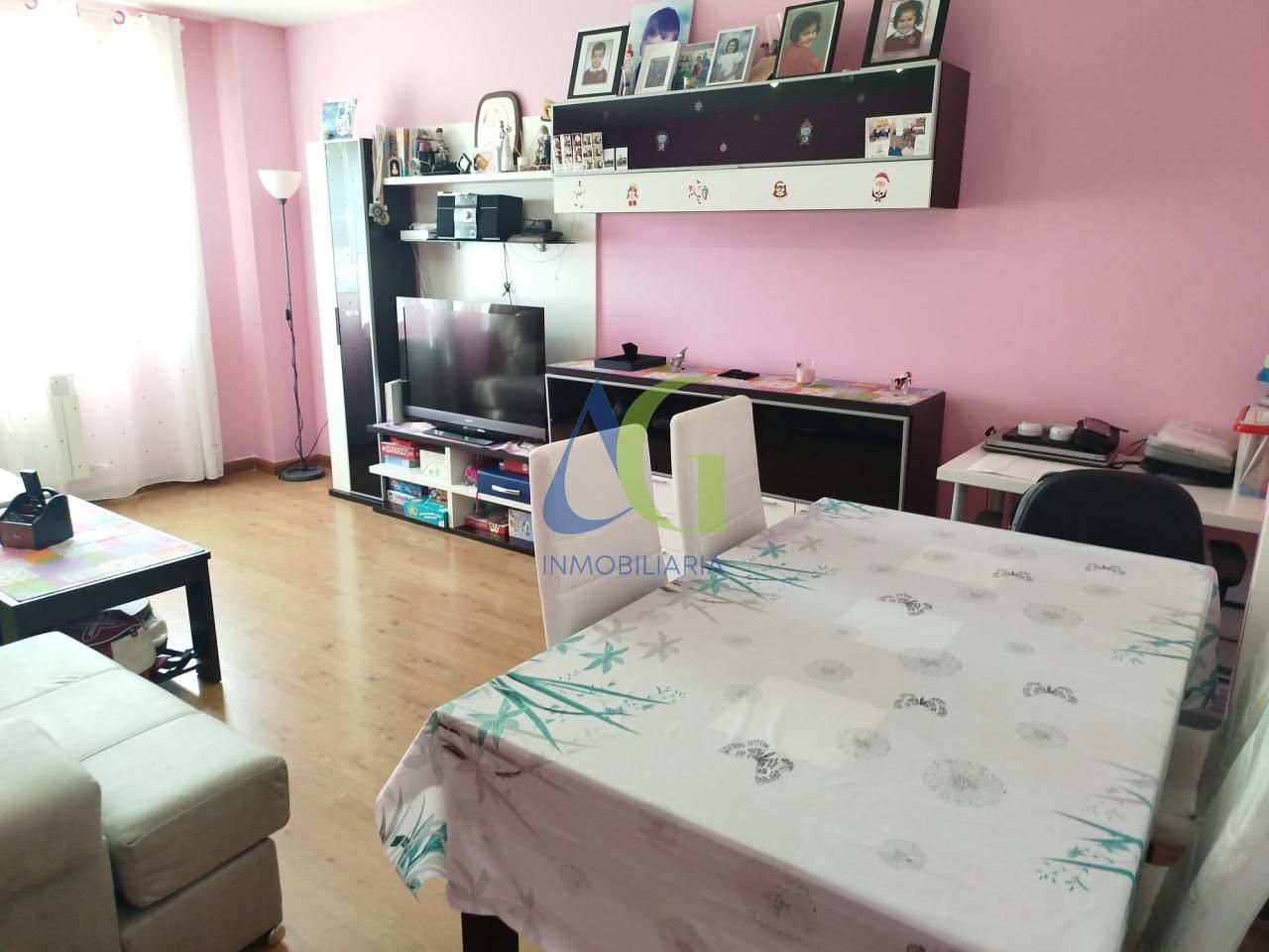Sala d'estar de Pis en venda en San Andrés del Rabanedo amb Calefacció, Parquet i Terrassa