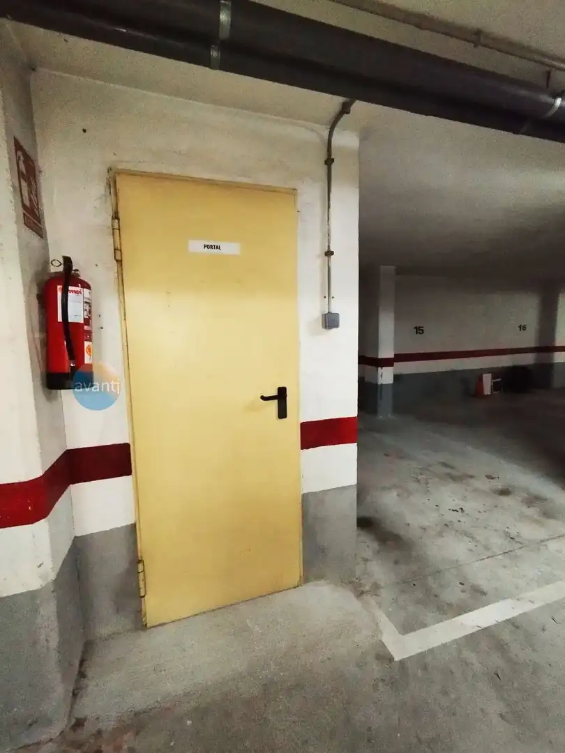 Parkplatz von Lagerraum zum Verkauf in Salamanca