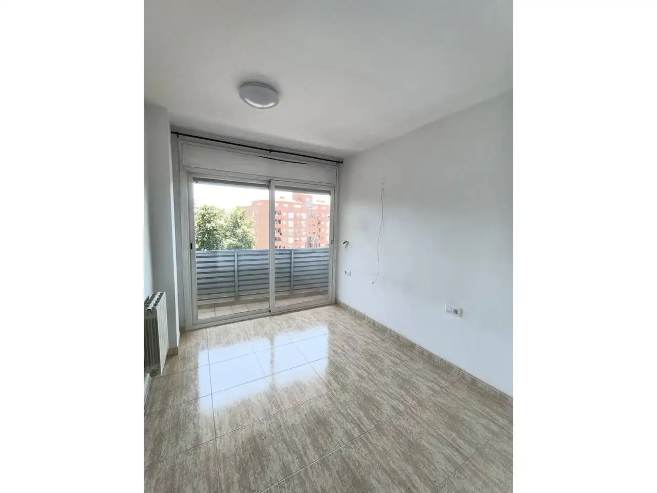 Habitación de Ático de alquiler en Girona con Calefacción, Balcón y Piscina comunitaria