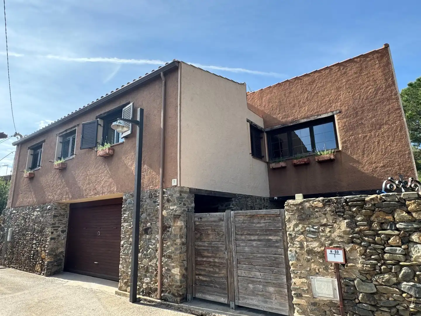 Vista exterior de Casa o xalet en venda en Llançà amb Aire condicionat, Calefacció i Jardí privat