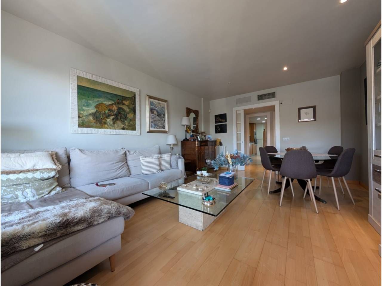Living room of Flat for sale in Sant Cugat del Vallès  with Air Conditioner, Heating and Parquet flooring