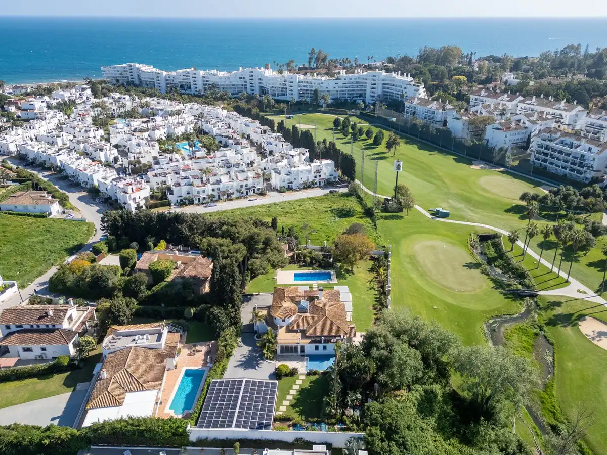 Chalet con piscina en venta en San Pedro de Alcántara, imagen 2