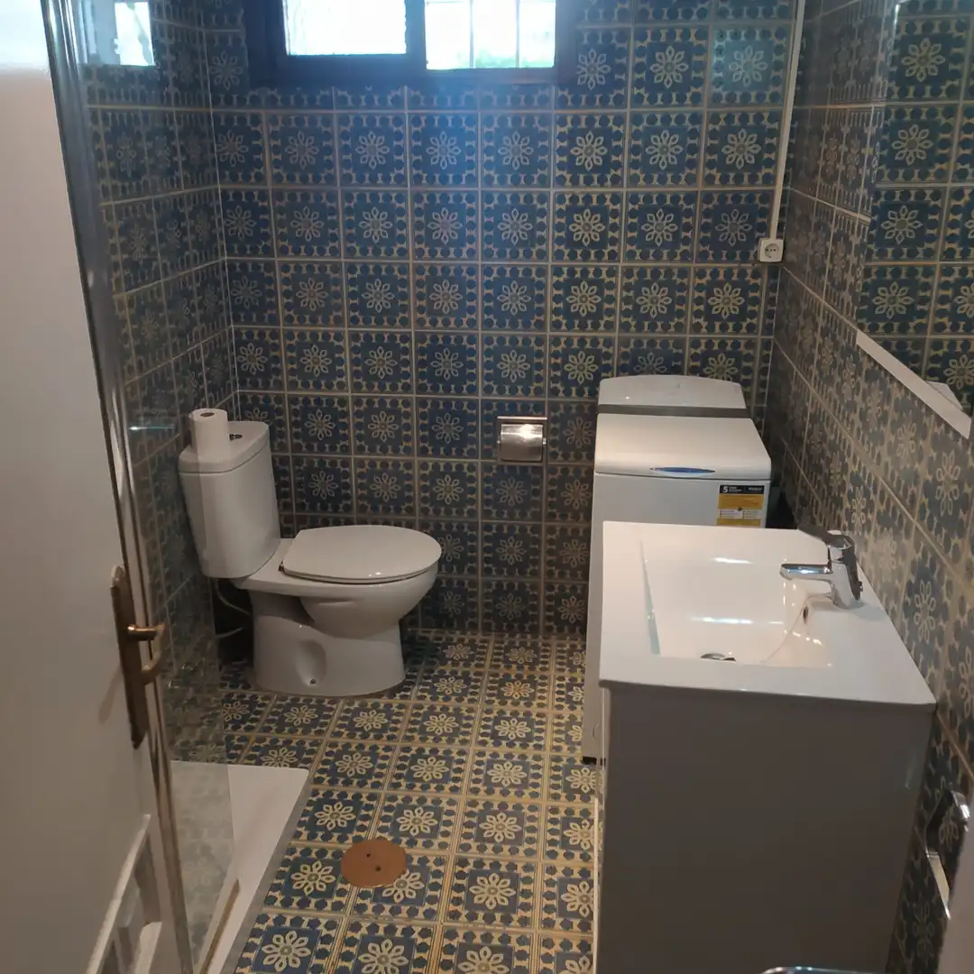 Baño de Estudio de alquiler en Estepona con Amueblado