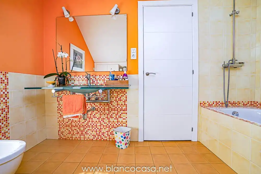 Bathroom of Houses for sale in Carballo  with Heating, Private garden and Storage room