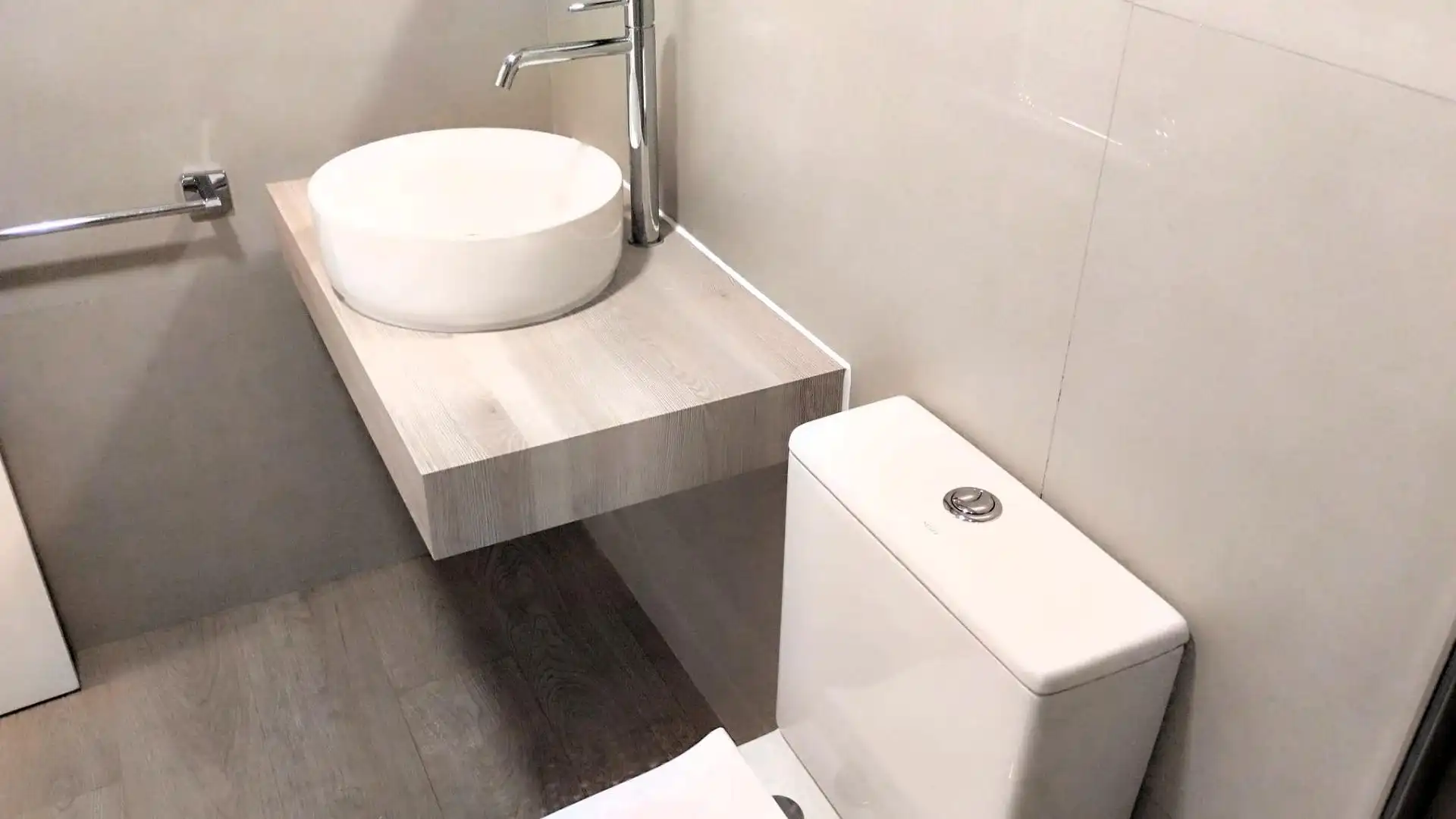 Bathroom of Ground floor for sale in Xirivella  with Air Conditioner, Terrace and Furnished