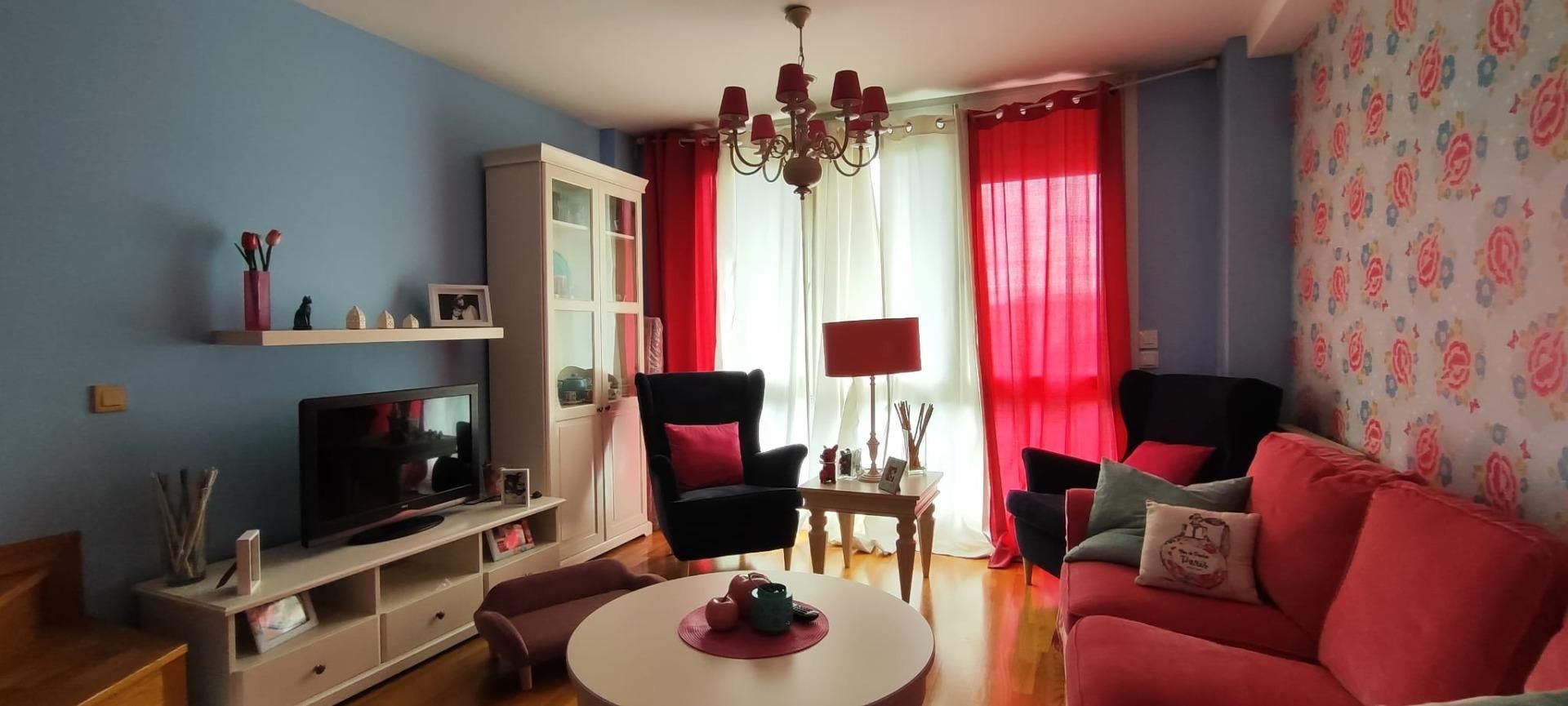 Sala d'estar de Dúplex en venda en Torrelavega  amb Calefacció
