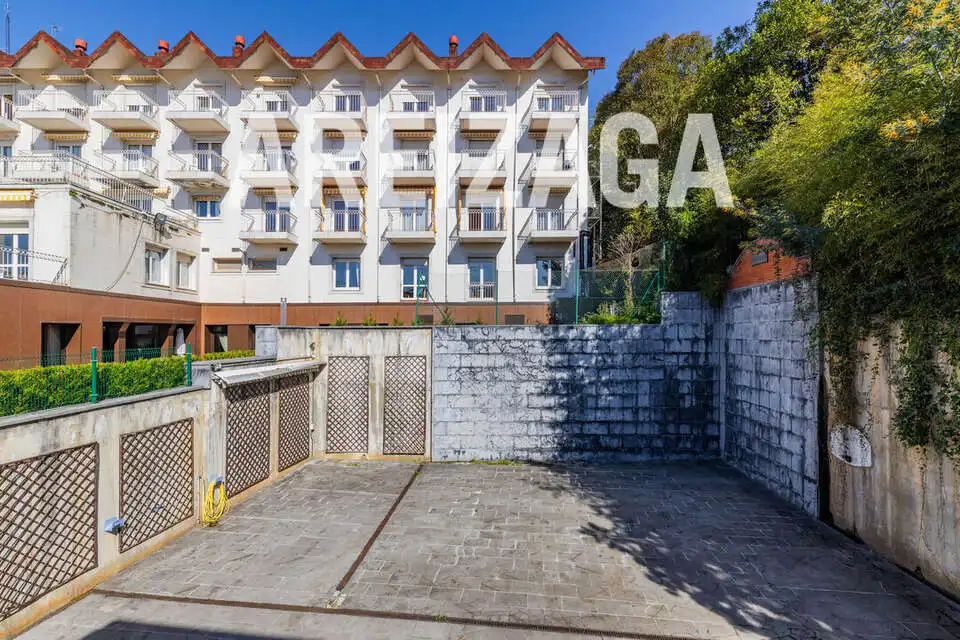 Aparcament de Casa o xalet en venda en Donostia - San Sebastián  amb Aire condicionat, Calefacció i Terrassa