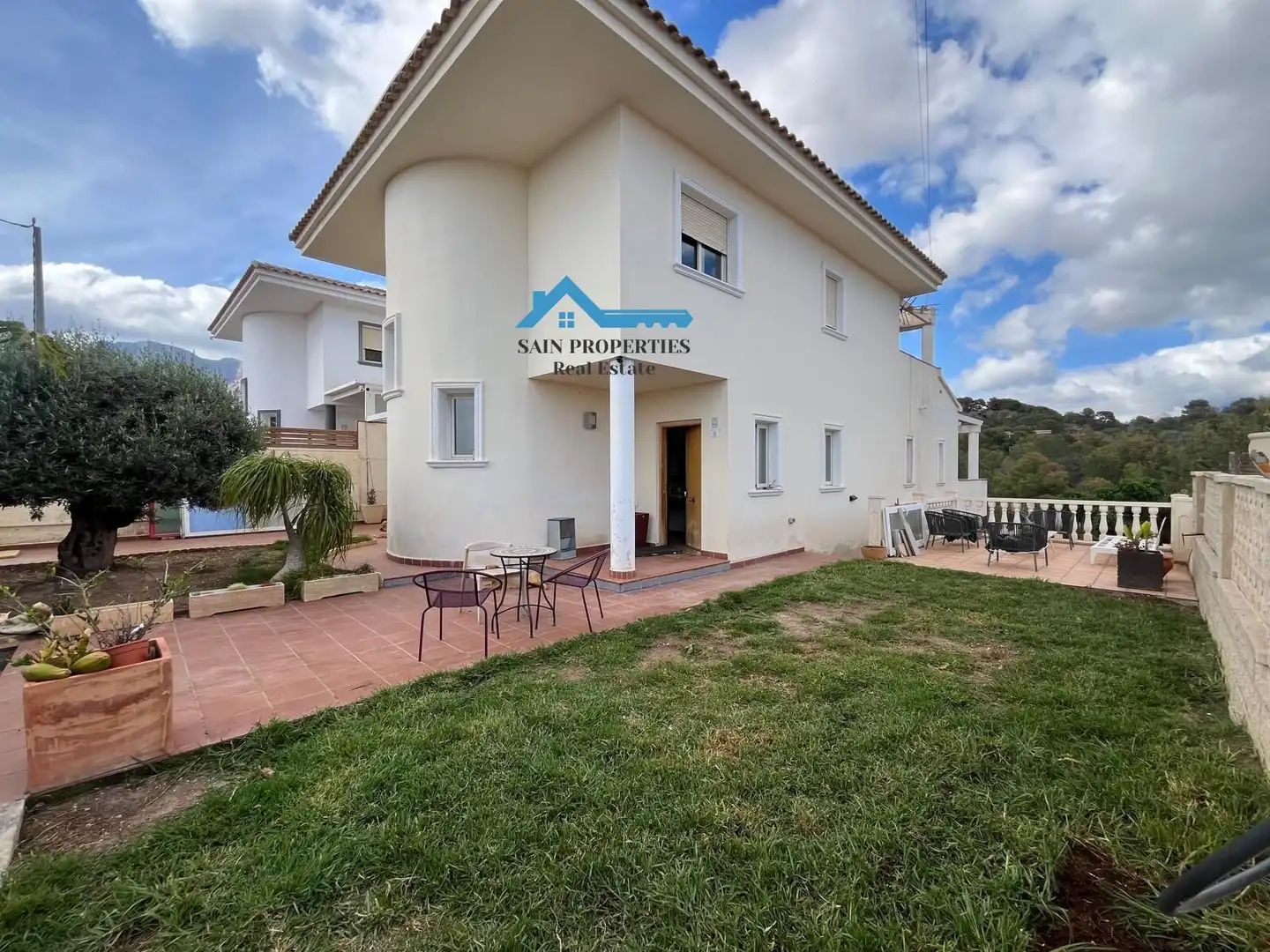 Exterior view of Detached homes for sale in L'Alfàs del Pi  with Air Conditioner, Private garden and Storage room
