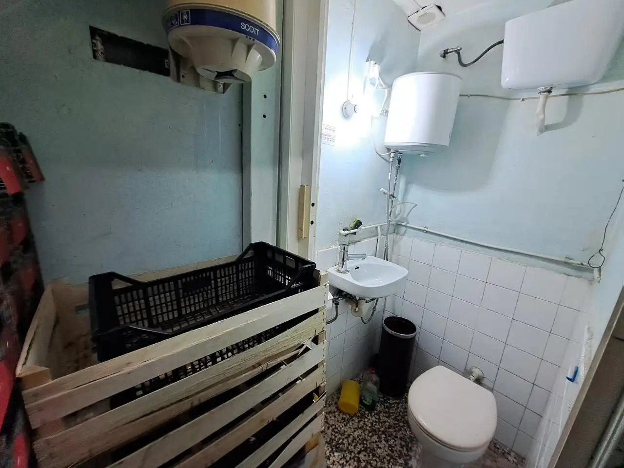 Baño de Local en venta en Zaragoza con Aire acondicionado