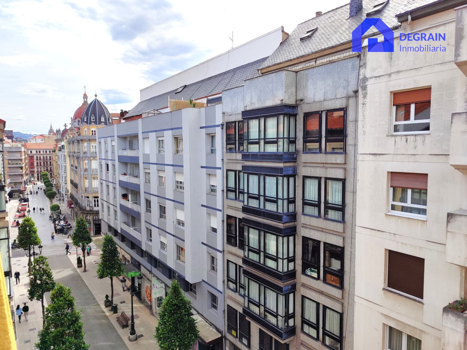 Vista exterior de Pis en venda en Oviedo 