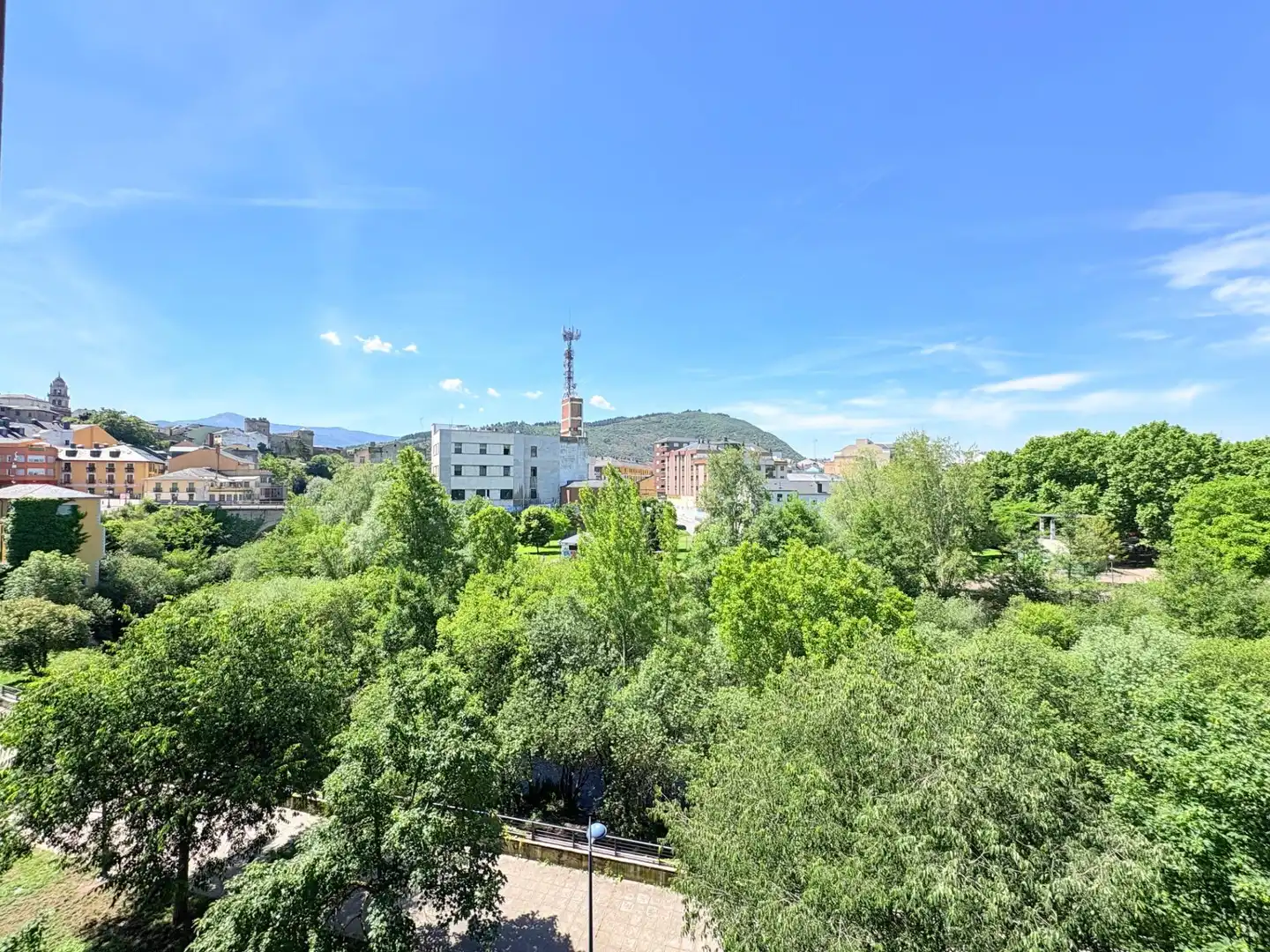 Außenansicht von Wohnung zum Verkauf in Ponferrada mit Terrasse und Möbliert