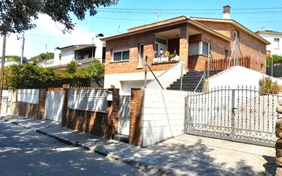 Vista exterior de Casa o xalet en venda en Lliçà d'Amunt amb Aire condicionat, Calefacció i Jardí privat