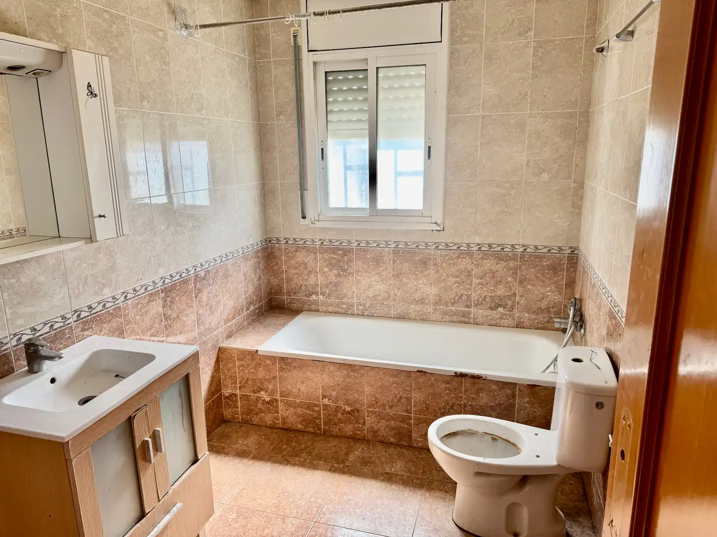 Bany de Casa o xalet en venda en El Vendrell amb Jardí privat, Terrassa i Piscina
