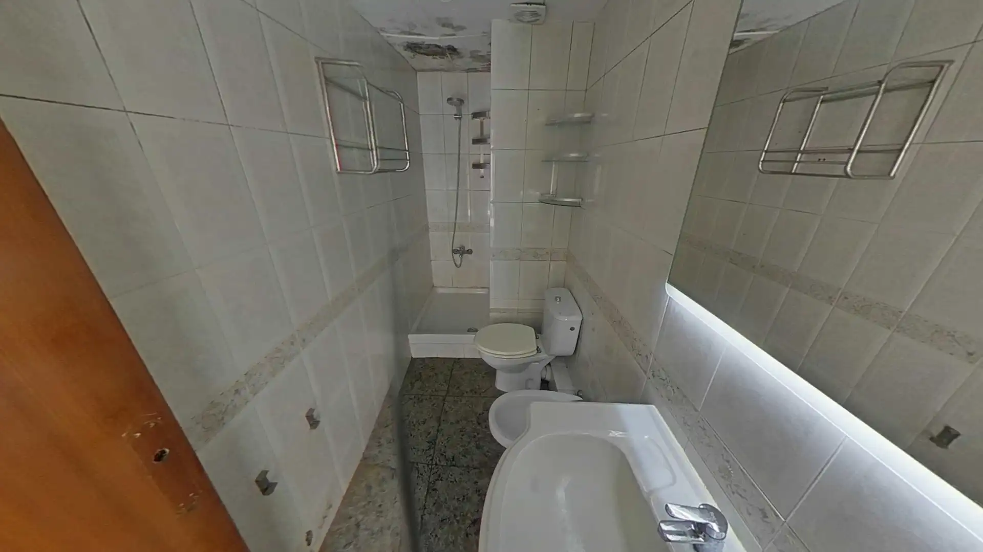 Badezimmer von Wohnung zum Verkauf in Badalona