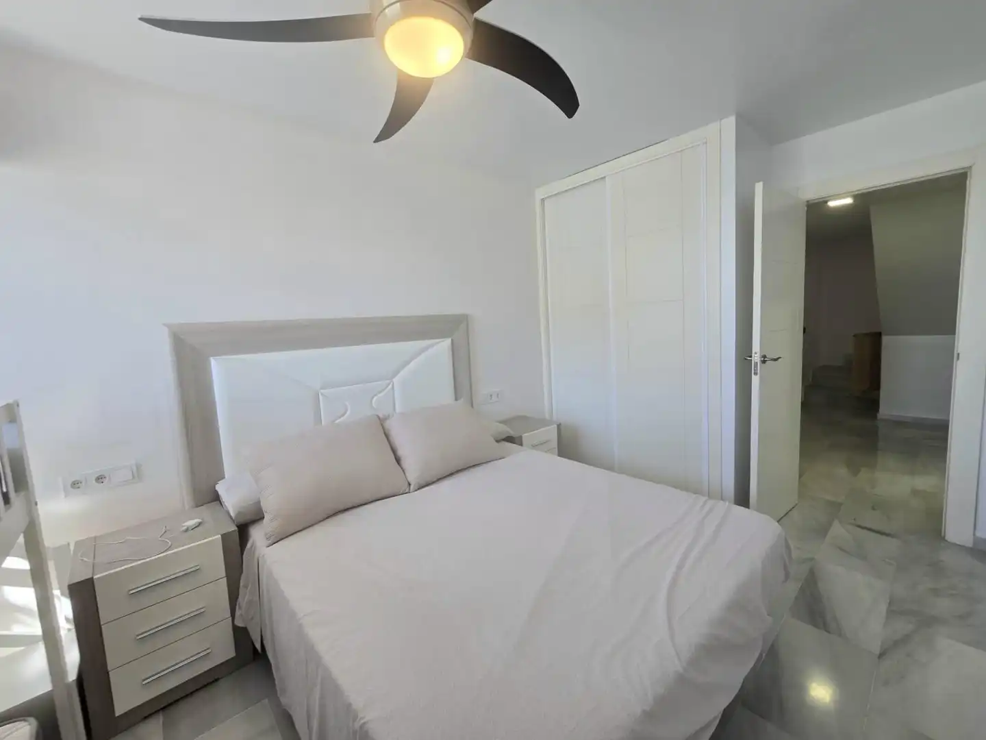 Schlafzimmer von Maisonette zum Verkauf in Torremolinos mit Klimaanlage, Privatgarten und Terrasse