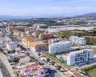 Vista exterior de Planta baixa en venda en Algarrobo amb Aire condicionat, Terrassa i Piscina