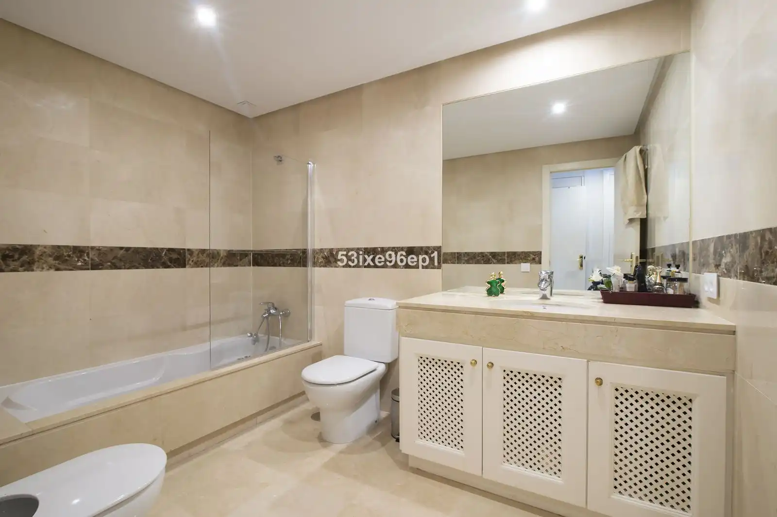 Bany de Apartament en venda en Benahavís amb Traster, Moblat i Piscina comunitària