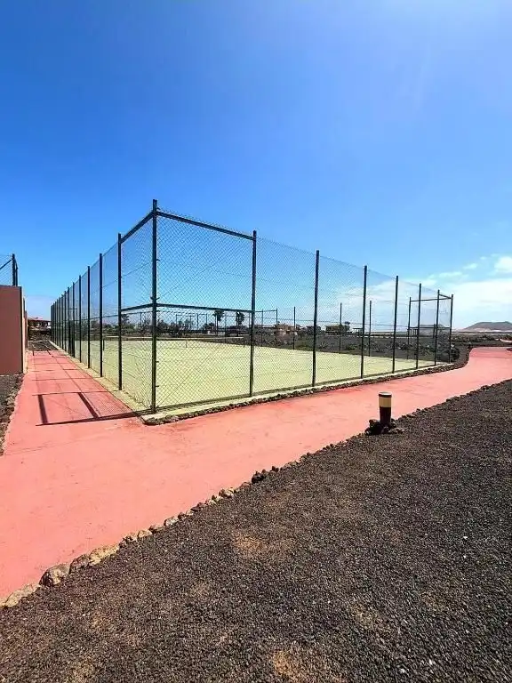 Vista exterior de Casa o xalet en venda en La Oliva amb Jardí privat i Piscina comunitària