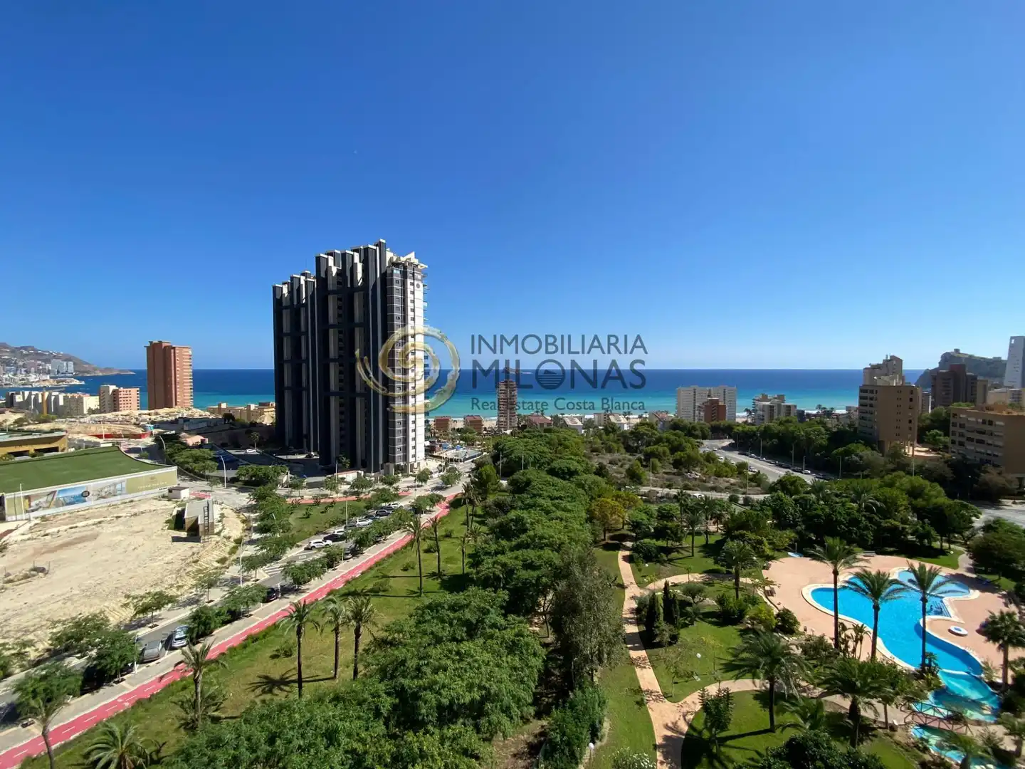 Außenansicht von Wohnung zur Miete in Benidorm mit Klimaanlage, Heizung und Privatgarten