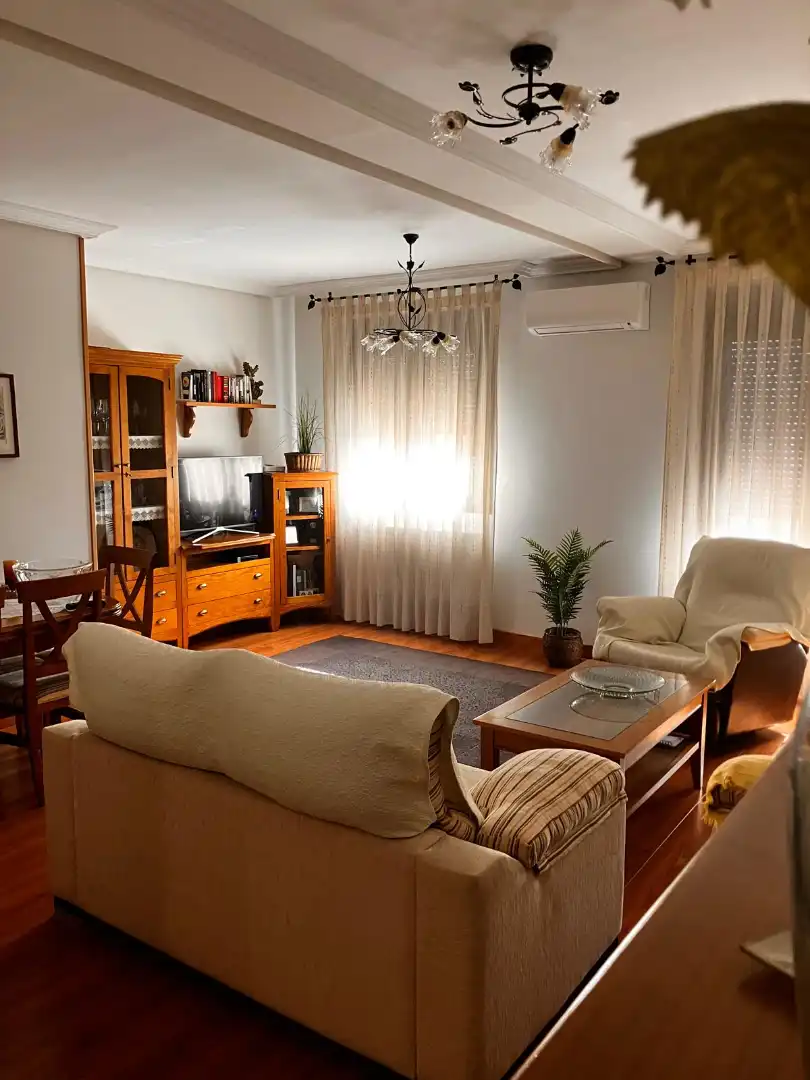 Sala de estar de Piso en venta en Ocaña con Calefacción, Trastero y Piscina comunitaria