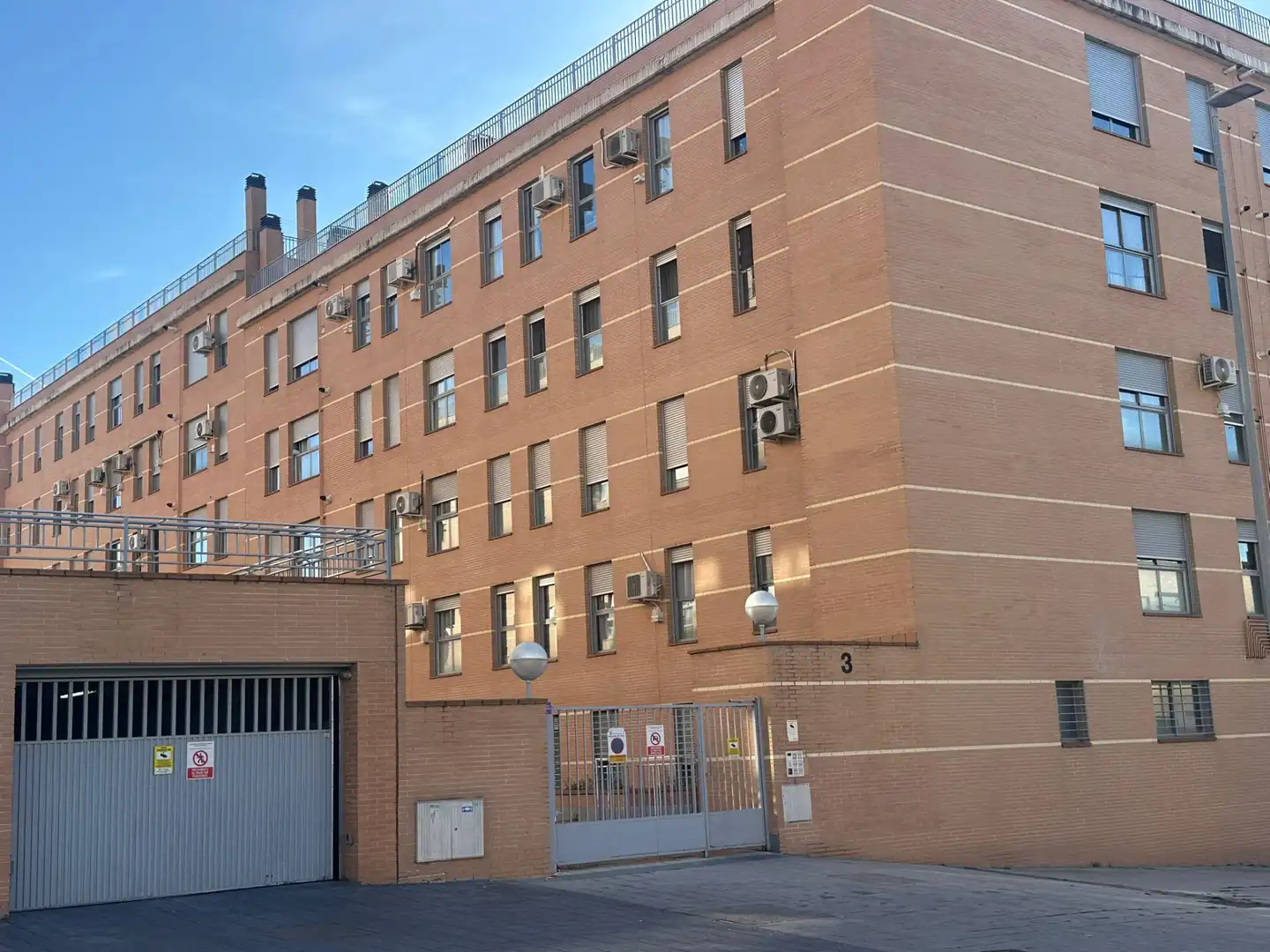 Exterior view of Flat for rent in Arganda del Rey  with Heating, Storage room and Oven