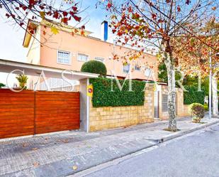 Exterior view of Single-family semi-detached to rent in Sitges  with Air Conditioner, Terrace and Swimming Pool