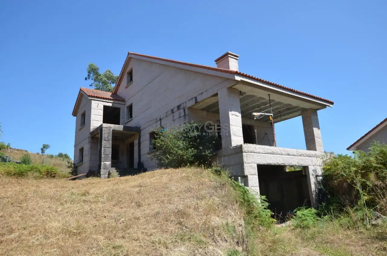 Vista exterior de Casa o xalet en venda en Redondela amb Jardí privat, Terrassa i Traster