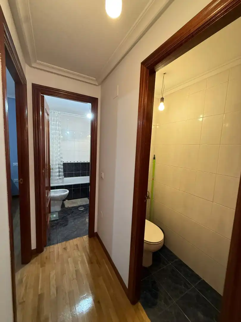Badezimmer von Wohnung zum Verkauf in Oviedo  mit Heizung, Terrasse und Abstellraum