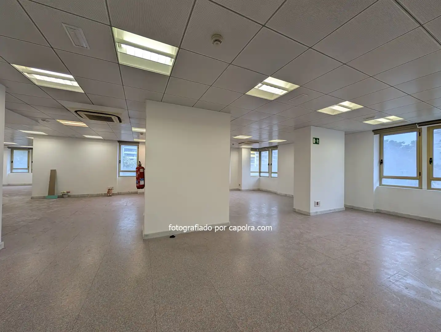 Büro zum Verkauf in Barcelona mit Klimaanlage und Heizung