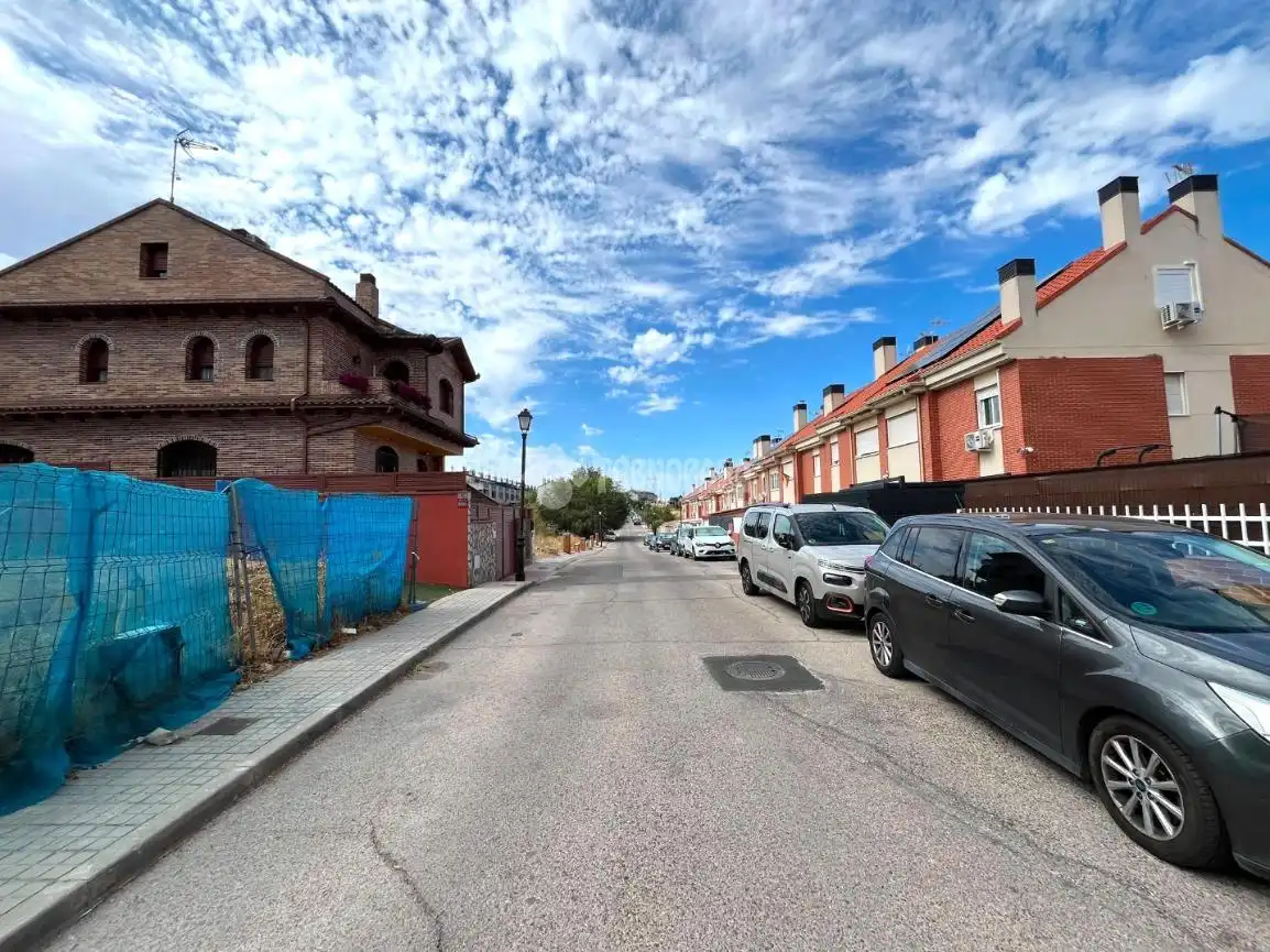 Casa aparellada en venda a Loeches, imagen 2
