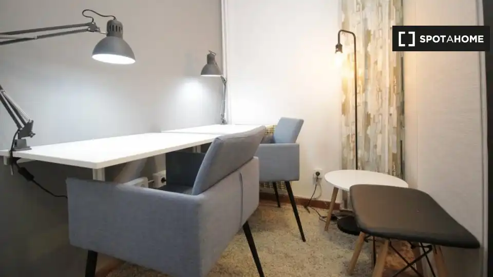 Flat for share in Barcelona  with Air Conditioner, Heating and Furnished