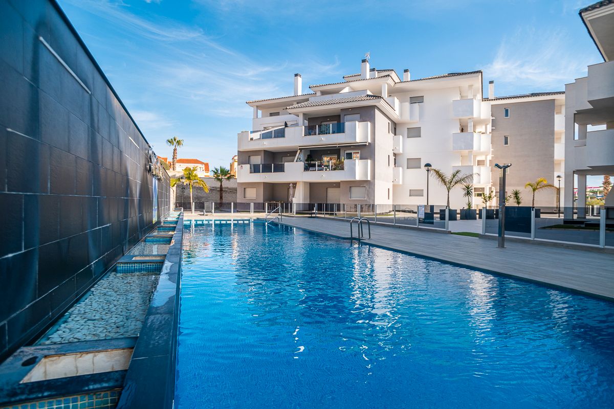 Piscina de Planta baixa en venda en Orihuela amb Aire condicionat, Terrassa i Piscina