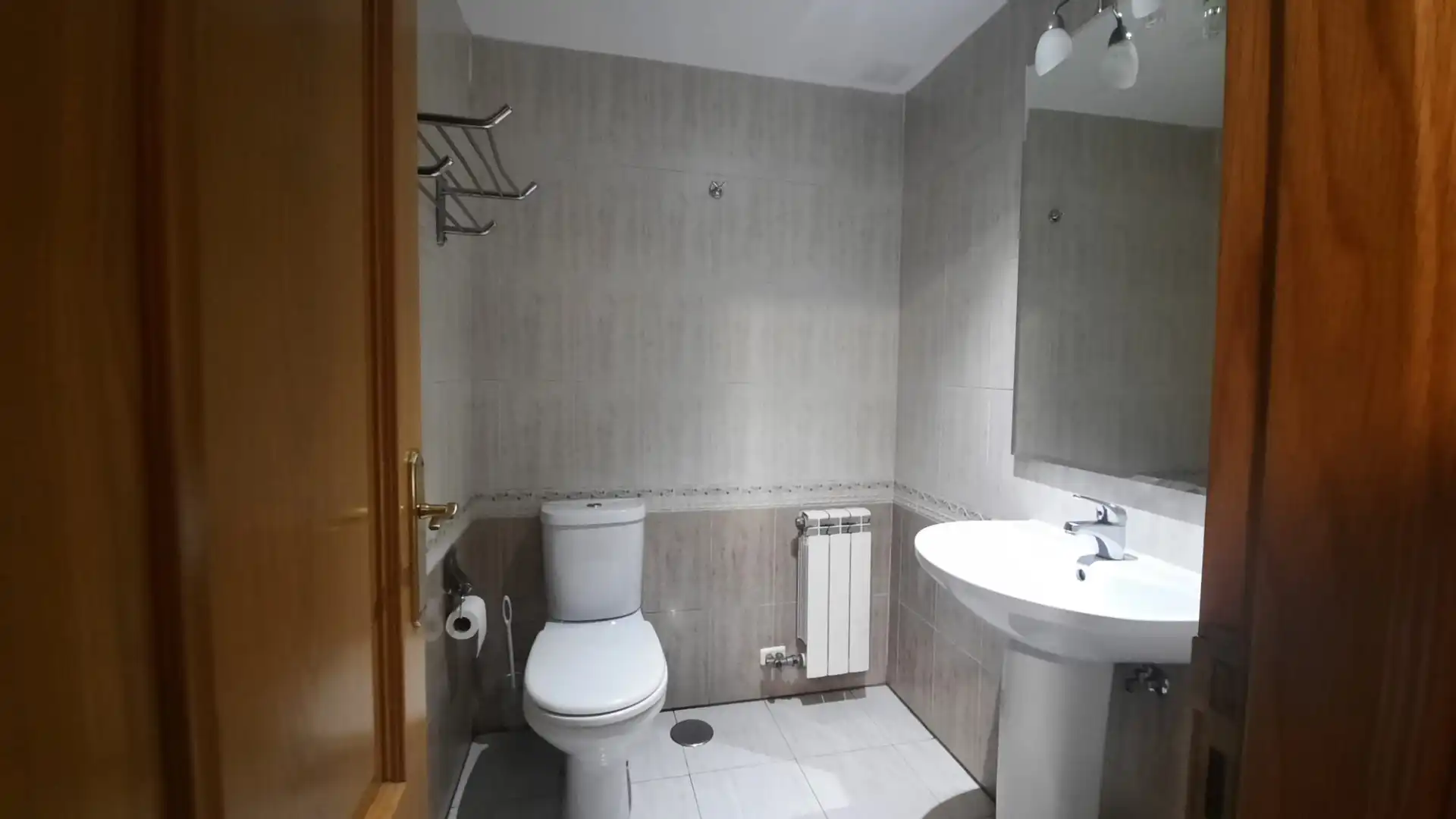 Badezimmer von Gebäude zum Verkauf in Cacabelos mit Alarm
