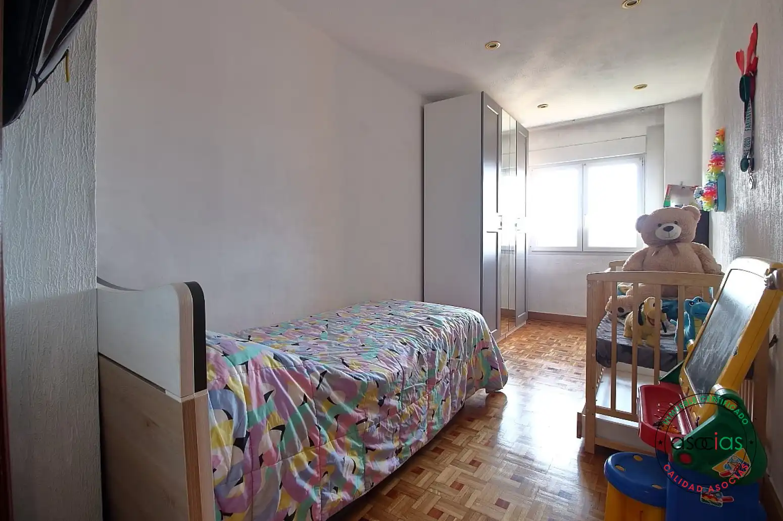 Dormitori de Pis en venda en Gijón  amb Calefacció i Parquet