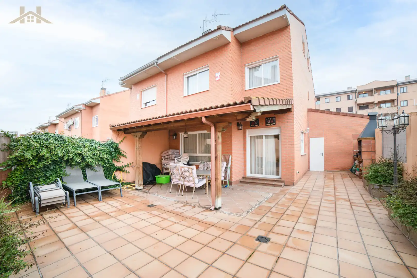 Vista exterior de Casa adosada en venta en Rivas-Vaciamadrid con Calefacción, Jardín privado y Trastero