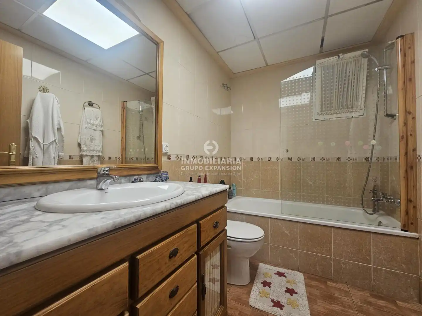 Badezimmer von Wohnung zum Verkauf in Aspe mit Klimaanlage, Heizung und Privatgarten