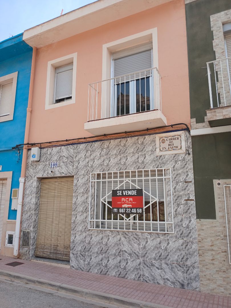 Vista exterior de Casa o xalet en venda en Corbera amb Terrassa, Moblat i Balcó