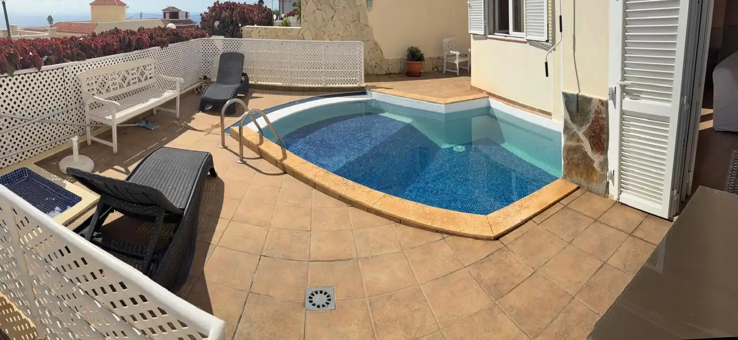 Swimming pool of Houses for sale in Candelaria