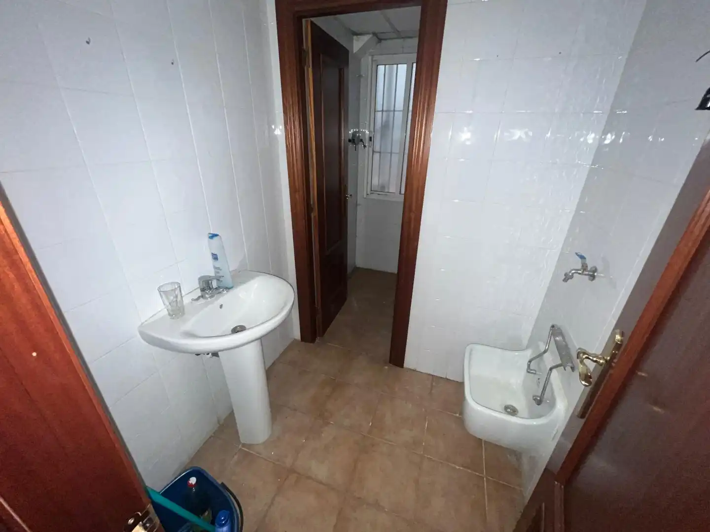Badezimmer von Büro zur Miete in Zaragoza mit Klimaanlage und Heizung