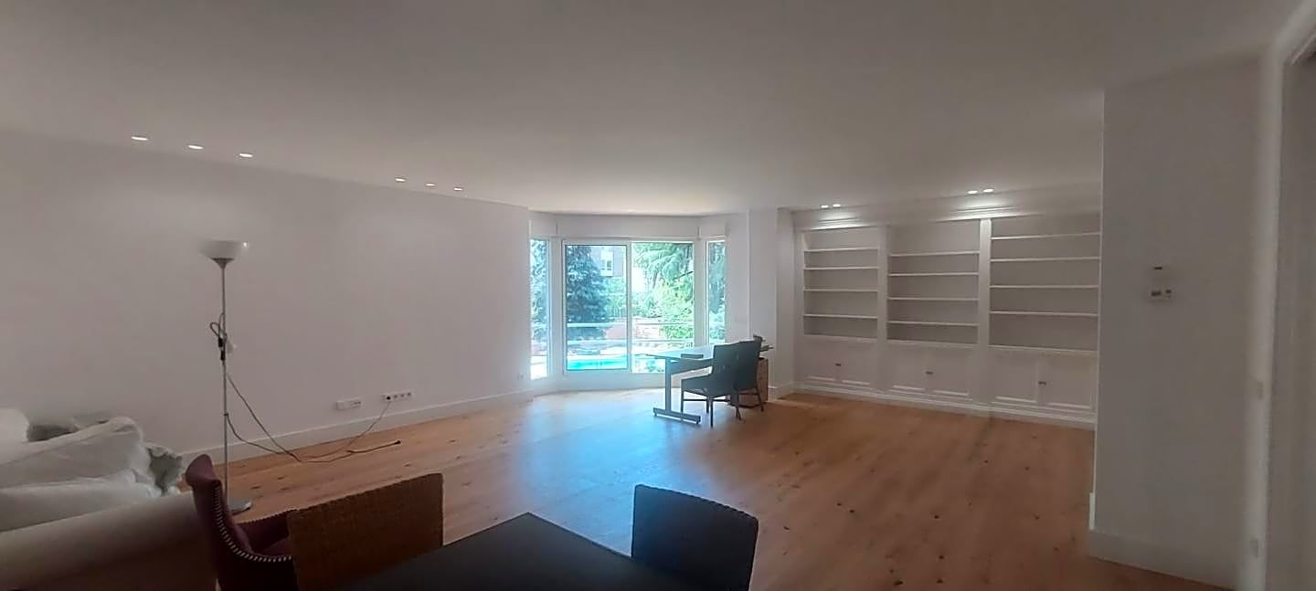 Living room of Flat to rent in  Madrid Capital  with Air Conditioner, Heating and Balcony