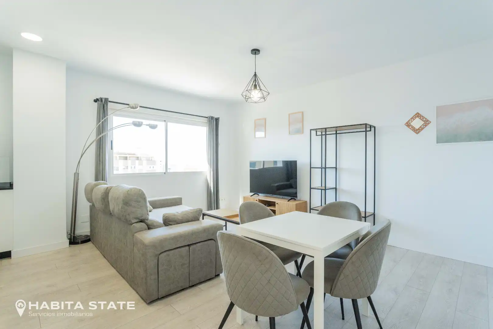 Wohnzimmer von Wohnung zur Miete in  Almería Capital mit Möbliert