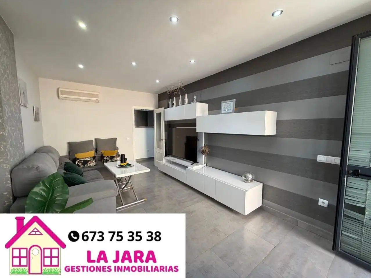 Sala de estar de Piso en venta en Sanlúcar de Barrameda con Aire acondicionado, Terraza y Amueblado