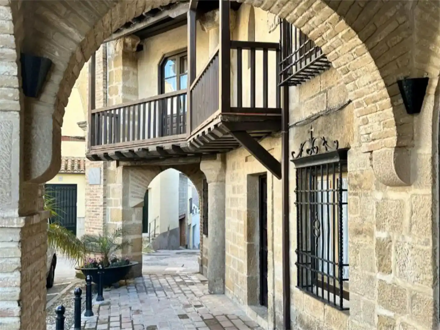 Vista exterior de Casa adosada en venda en Mengíbar amb Balcó