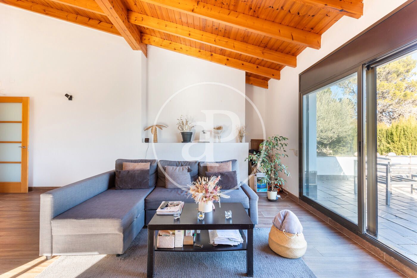 Sala d'estar de Casa o xalet en venda en Matadepera amb Aire condicionat, Calefacció i Jardí privat