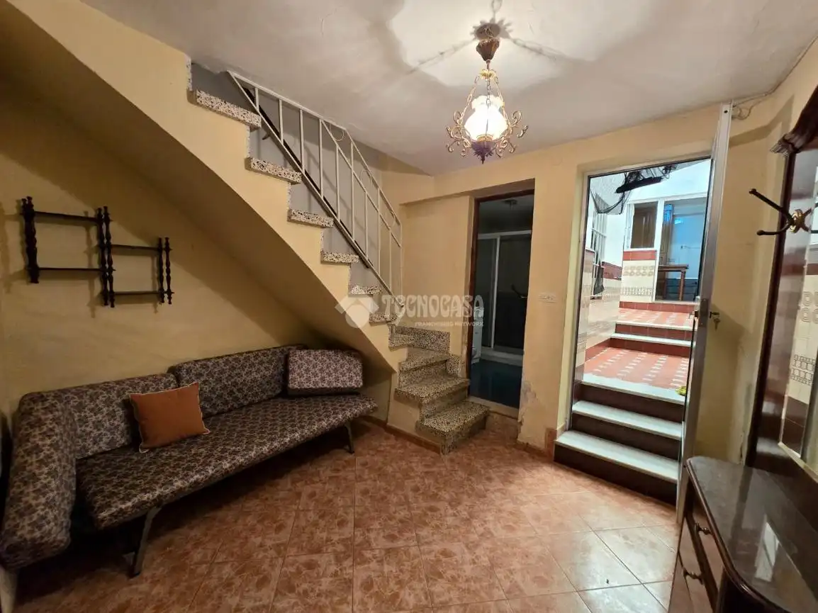 Casa adosada en venda en Morón de la Frontera amb Aire condicionat