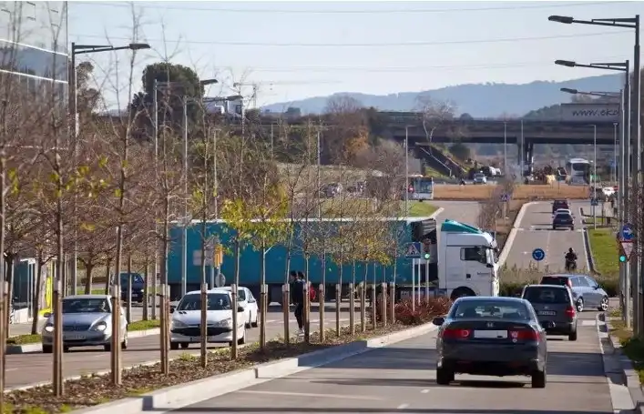 Vista exterior de Terreny industrial en venda en Rubí