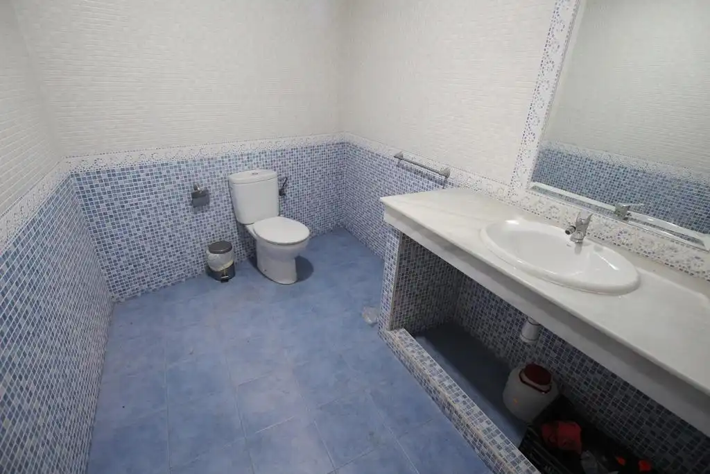 Badezimmer von Fabrikhallen zur Miete in Jerez de la Frontera