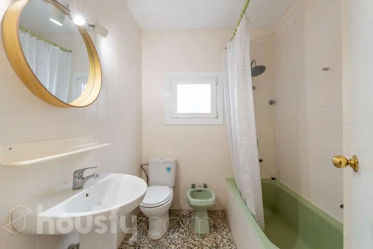 Bathroom of Attic for sale in Vilanova i la Geltrú  with Terrace and Storage room