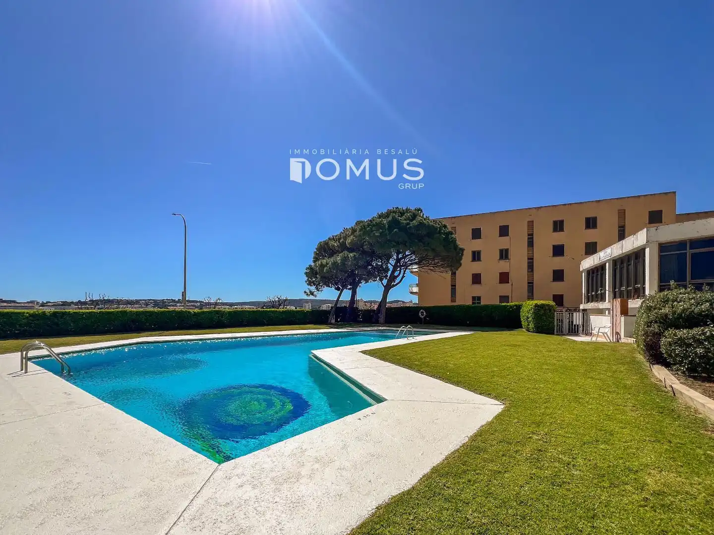 Piscina de Pis de lloguer en L'Escala amb Piscina, Moblat i Forn