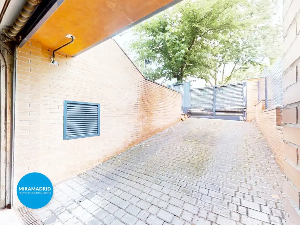 Parking de Casa adosada en venta en Paracuellos de Jarama con Aire acondicionado